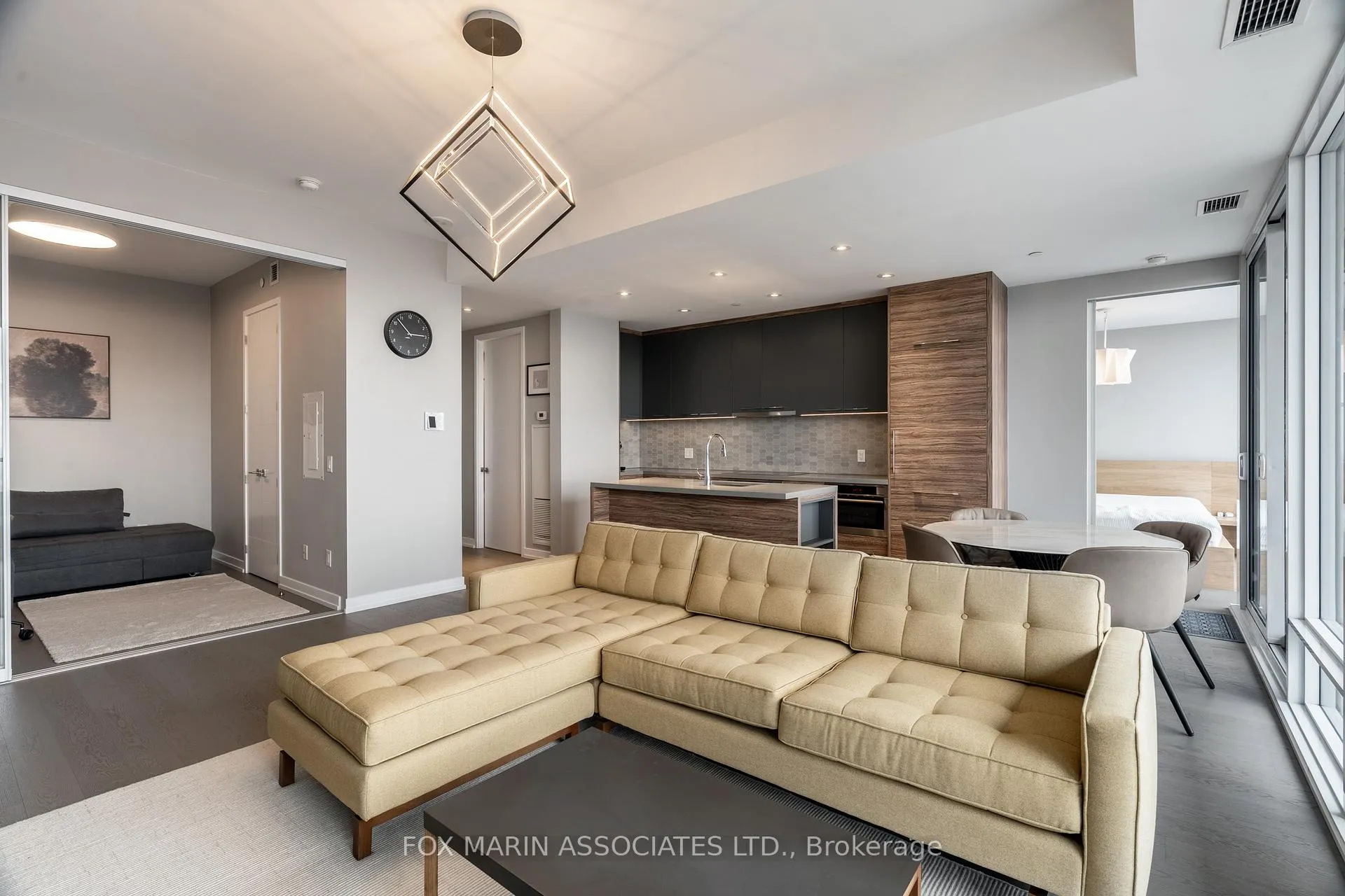 Photo 14 of Unit 5407, 488 University Avenue, Toronto, University — HOMEH