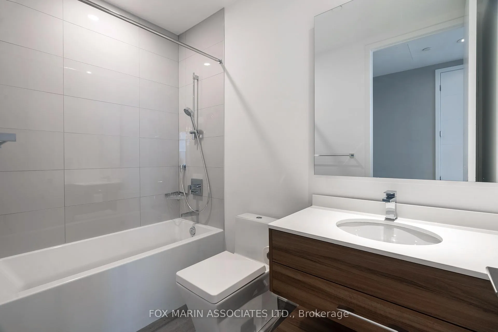 Photo 31 of Unit 5407, 488 University Avenue, Toronto, University — HOMEH