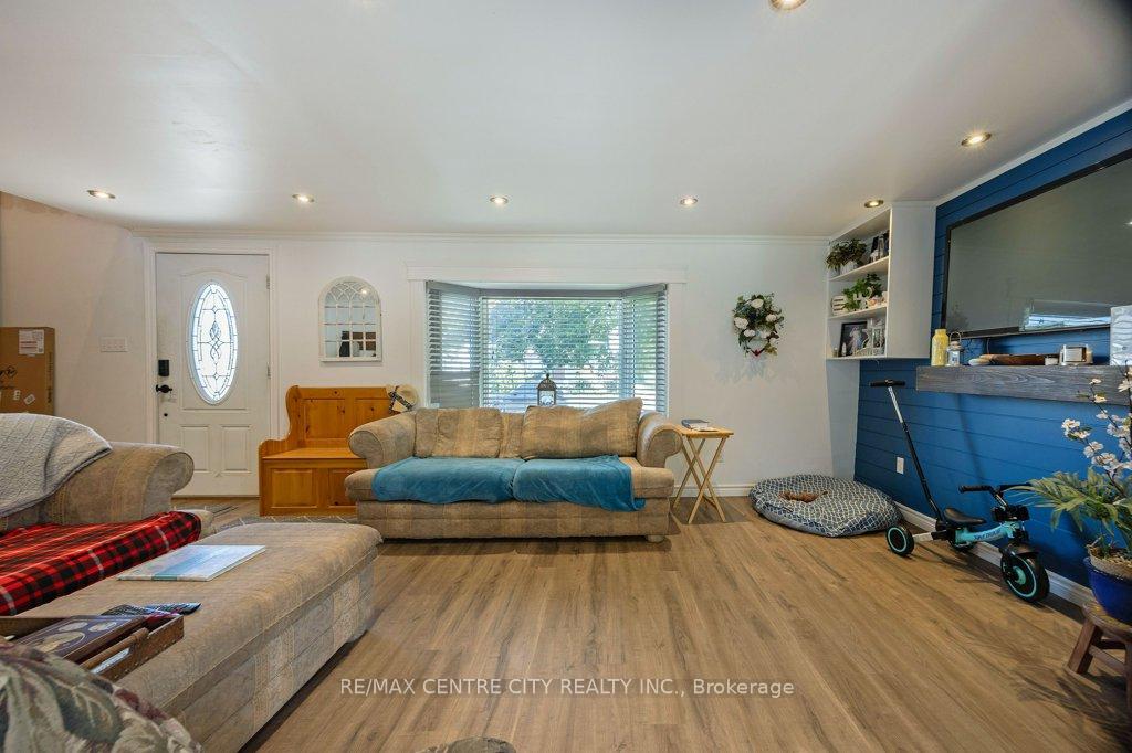 Photo 7 of 186 Balaclava Street, St. Thomas — HOMEH