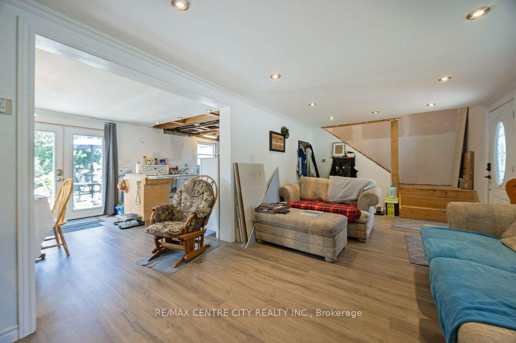 Photo 8 of 186 Balaclava Street, St. Thomas — HOMEH