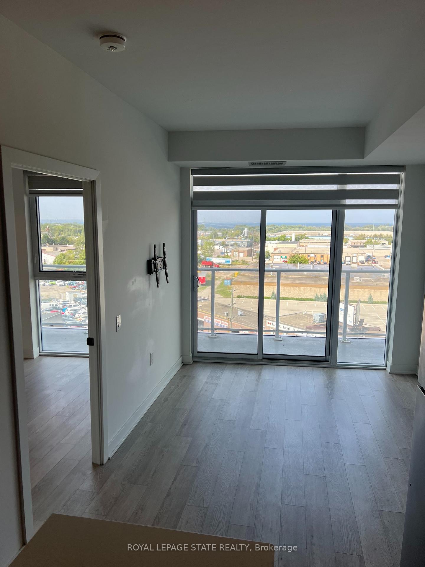 Photo 9 of Unit 715, 2782 Barton Street E, Hamilton, Riverdale — HOMEH