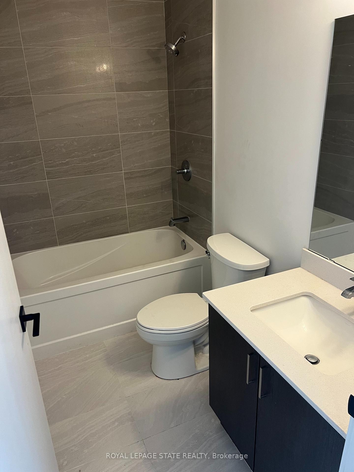 Photo 11 of Unit 715, 2782 Barton Street E, Hamilton, Riverdale — HOMEH