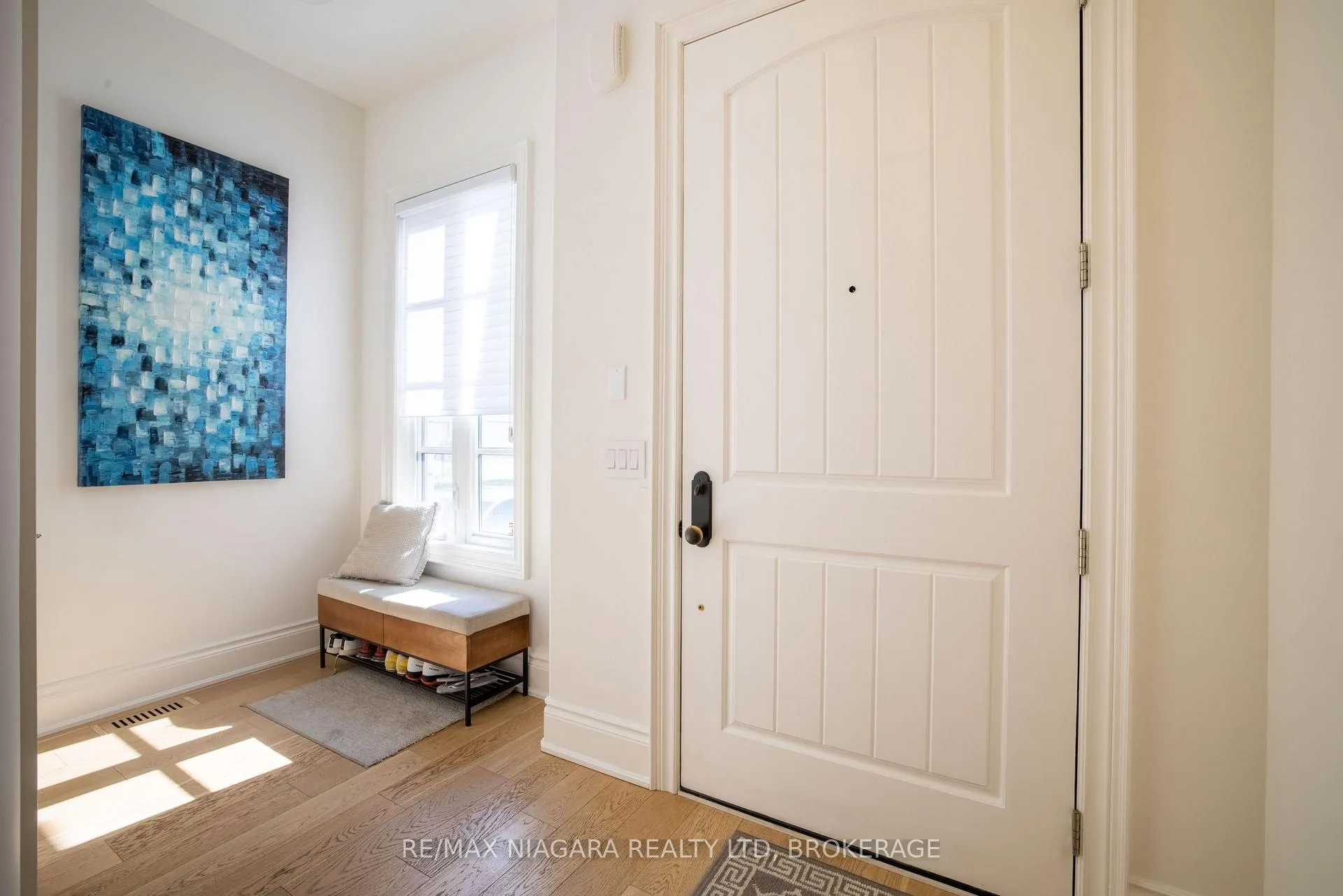 Photo 3 of 15 Arbourvale Common, St. Catharines, Glendale/Glenridge — HOMEH