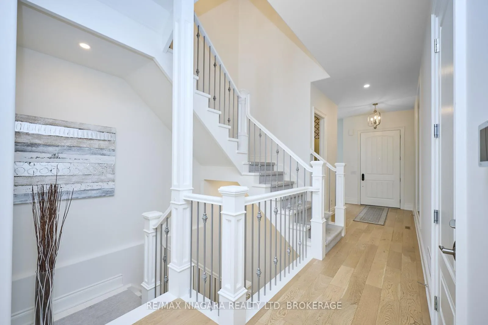Photo 4 of 15 Arbourvale Common, St. Catharines, Glendale/Glenridge — HOMEH