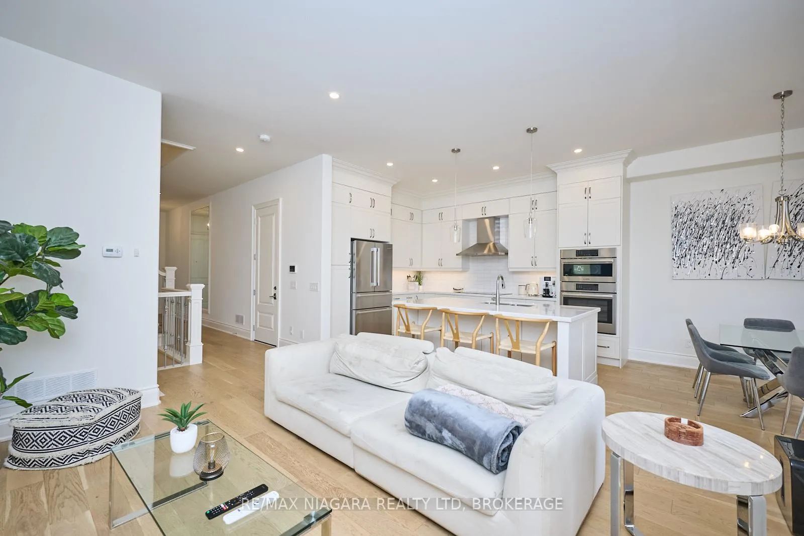 Photo 8 of 15 Arbourvale Common, St. Catharines, Glendale/Glenridge — HOMEH