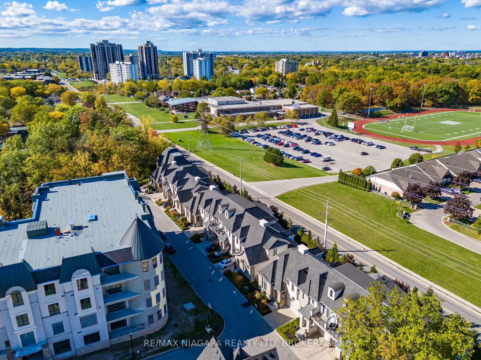 Photo 32 of 15 Arbourvale Common, St. Catharines, Glendale/Glenridge — HOMEH