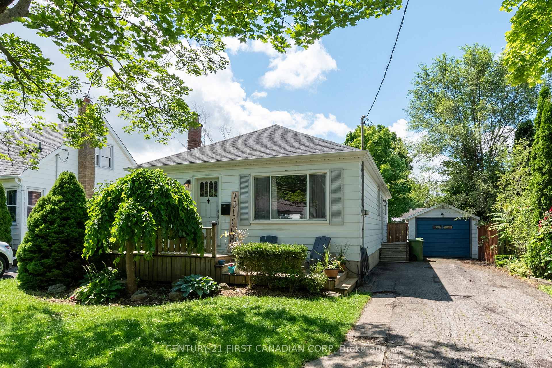 Photo 3 of 157 Locust Street, St. Thomas — HOMEH