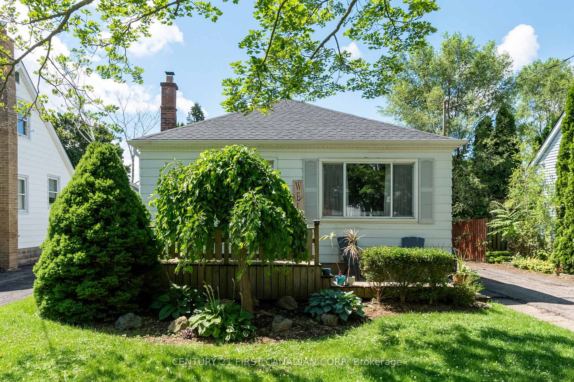 Photo 4 of 157 Locust Street, St. Thomas — HOMEH