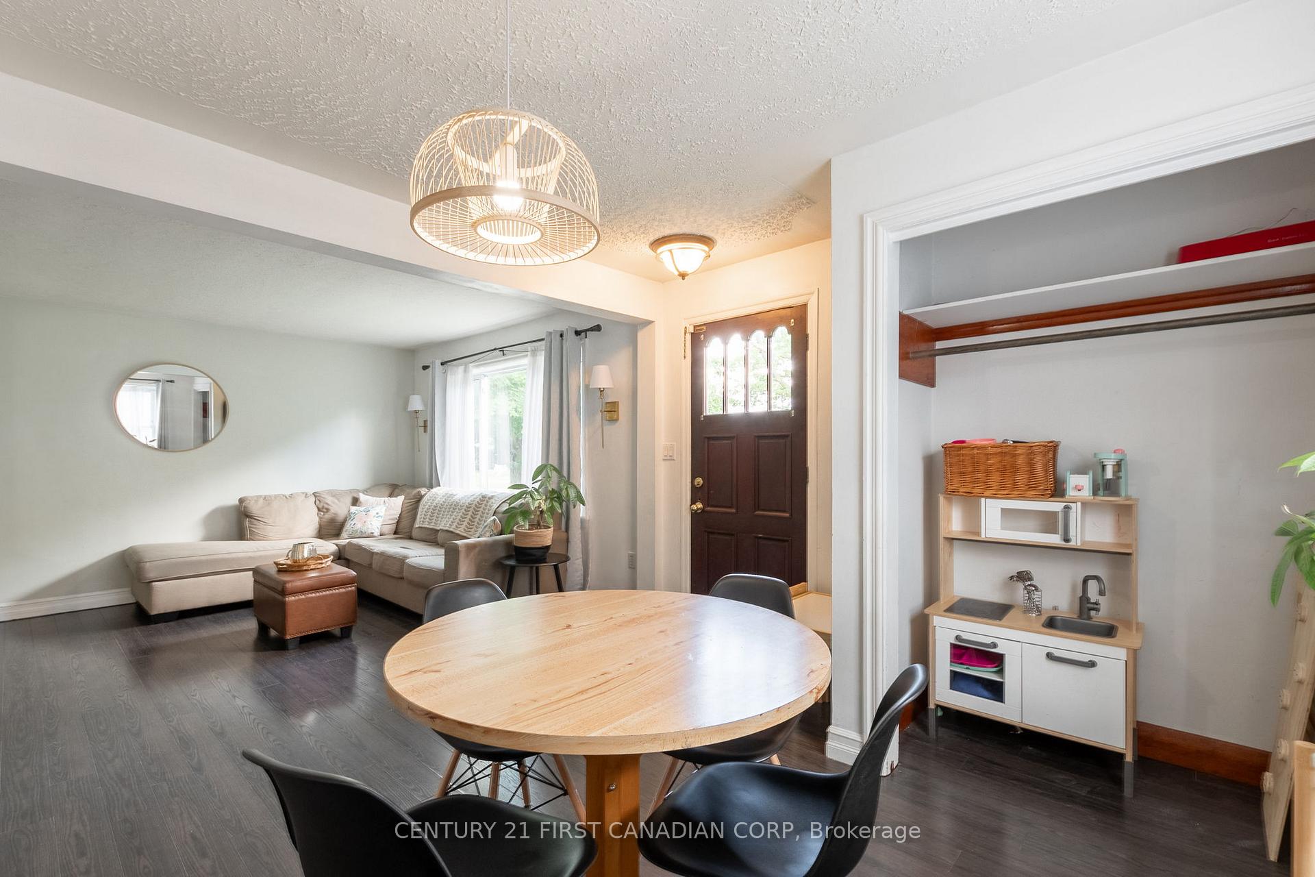 Photo 8 of 157 Locust Street, St. Thomas — HOMEH