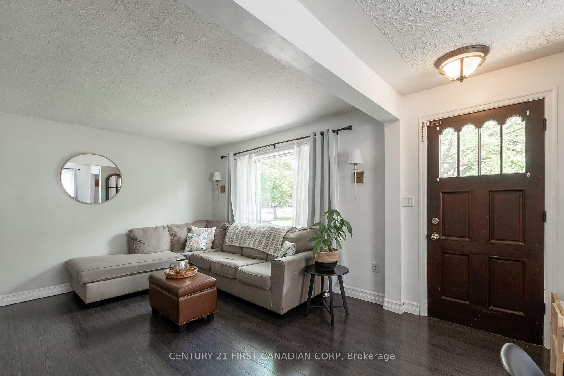 Photo 9 of 157 Locust Street, St. Thomas — HOMEH