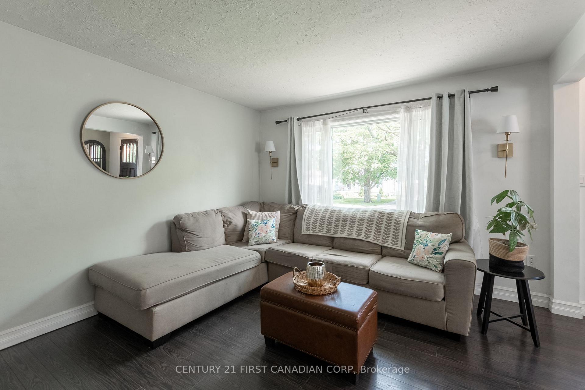 Photo 10 of 157 Locust Street, St. Thomas — HOMEH