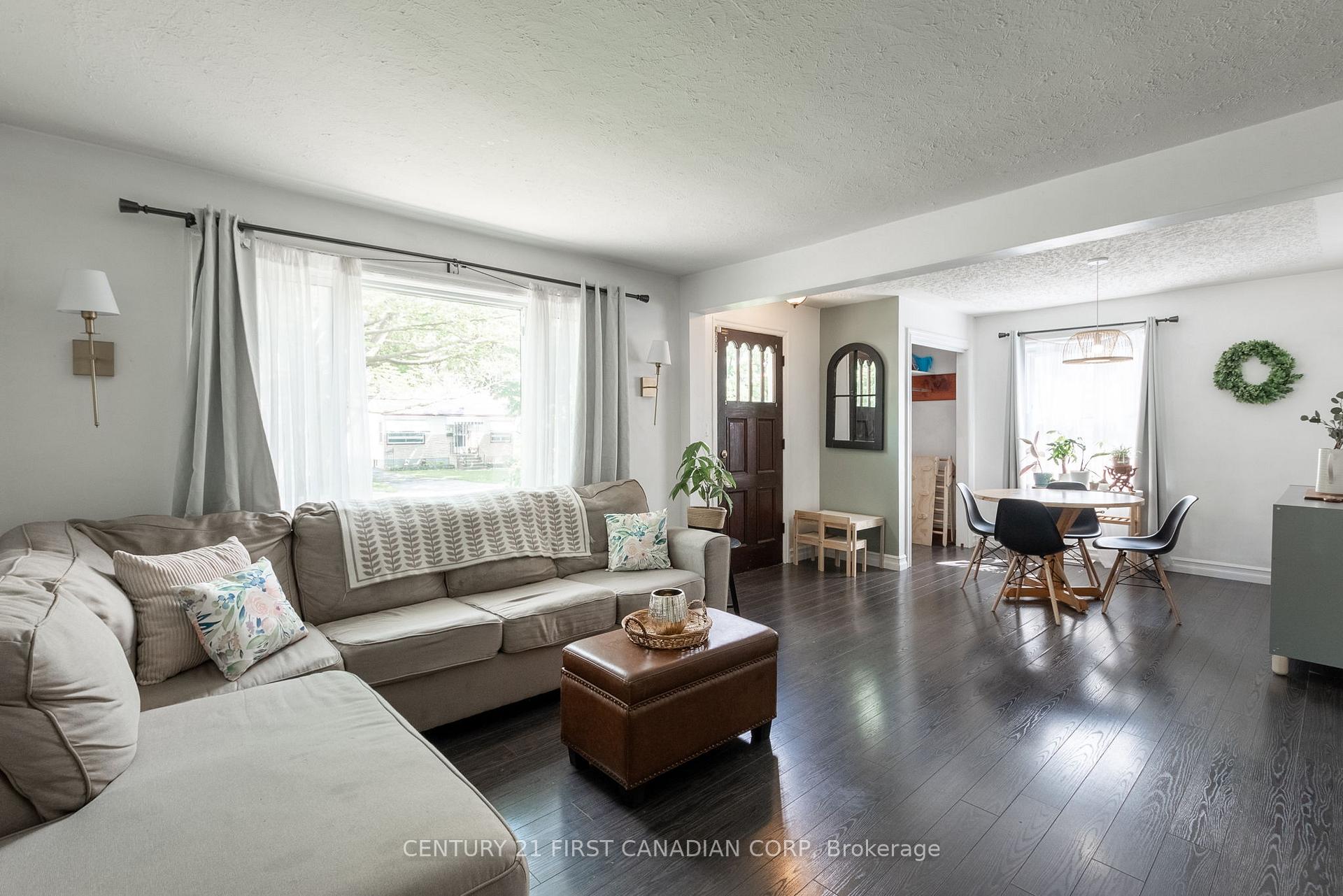 Photo 11 of 157 Locust Street, St. Thomas — HOMEH