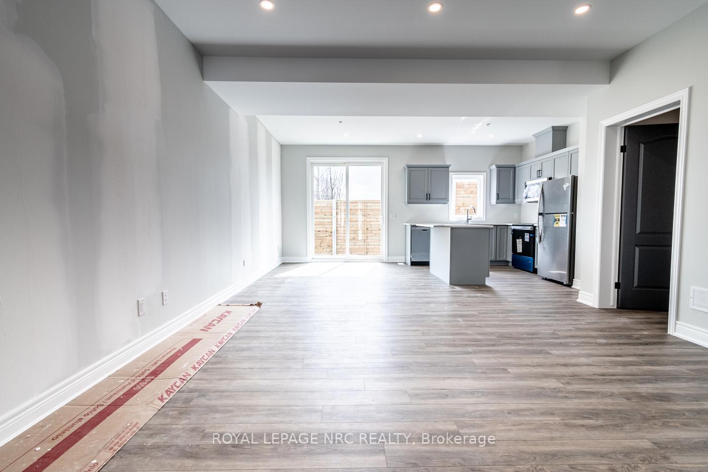 Photo 2 of Unit 20, 121A Moffatt Street, St. Catharines, Oakdale — HOMEH