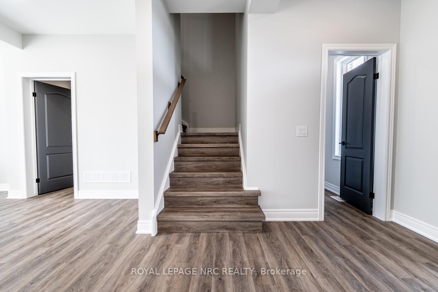Photo 3 of Unit 20, 121A Moffatt Street, St. Catharines, Oakdale — HOMEH