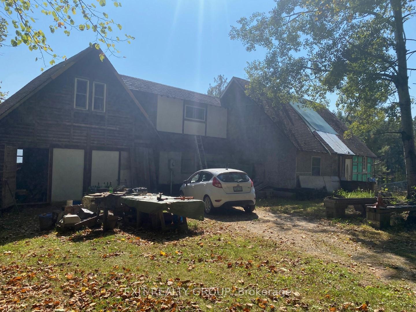 Front of 1802 Centre Line Road