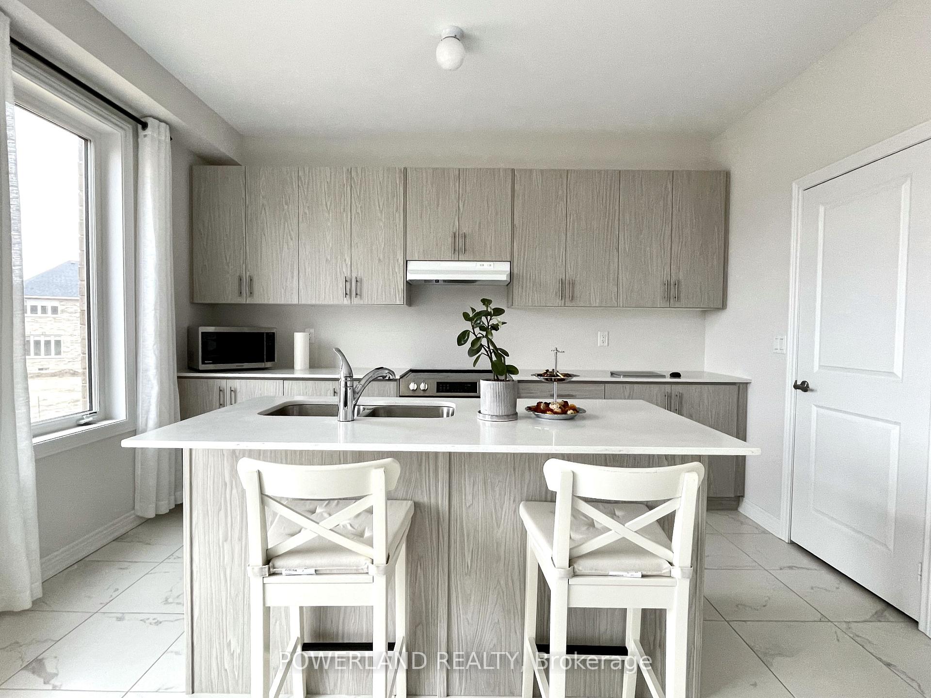 Photo 9 of 19 Sam Battaglia Crescent, Georgina, Sutton & Jackson's Point — HOMEH