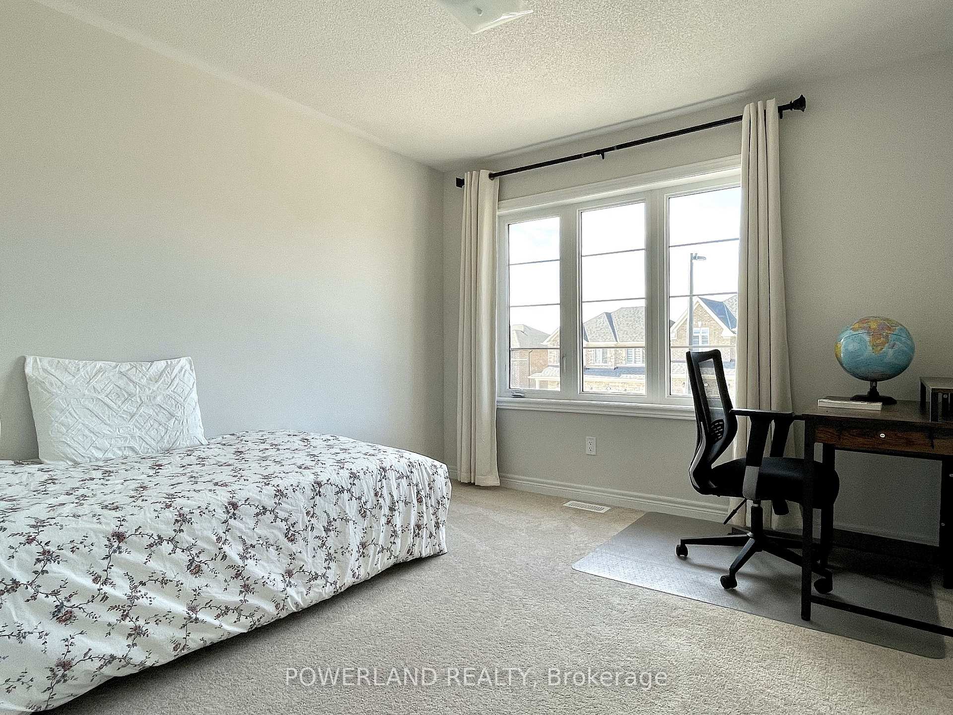 Photo 13 of 19 Sam Battaglia Crescent, Georgina, Sutton & Jackson's Point — HOMEH