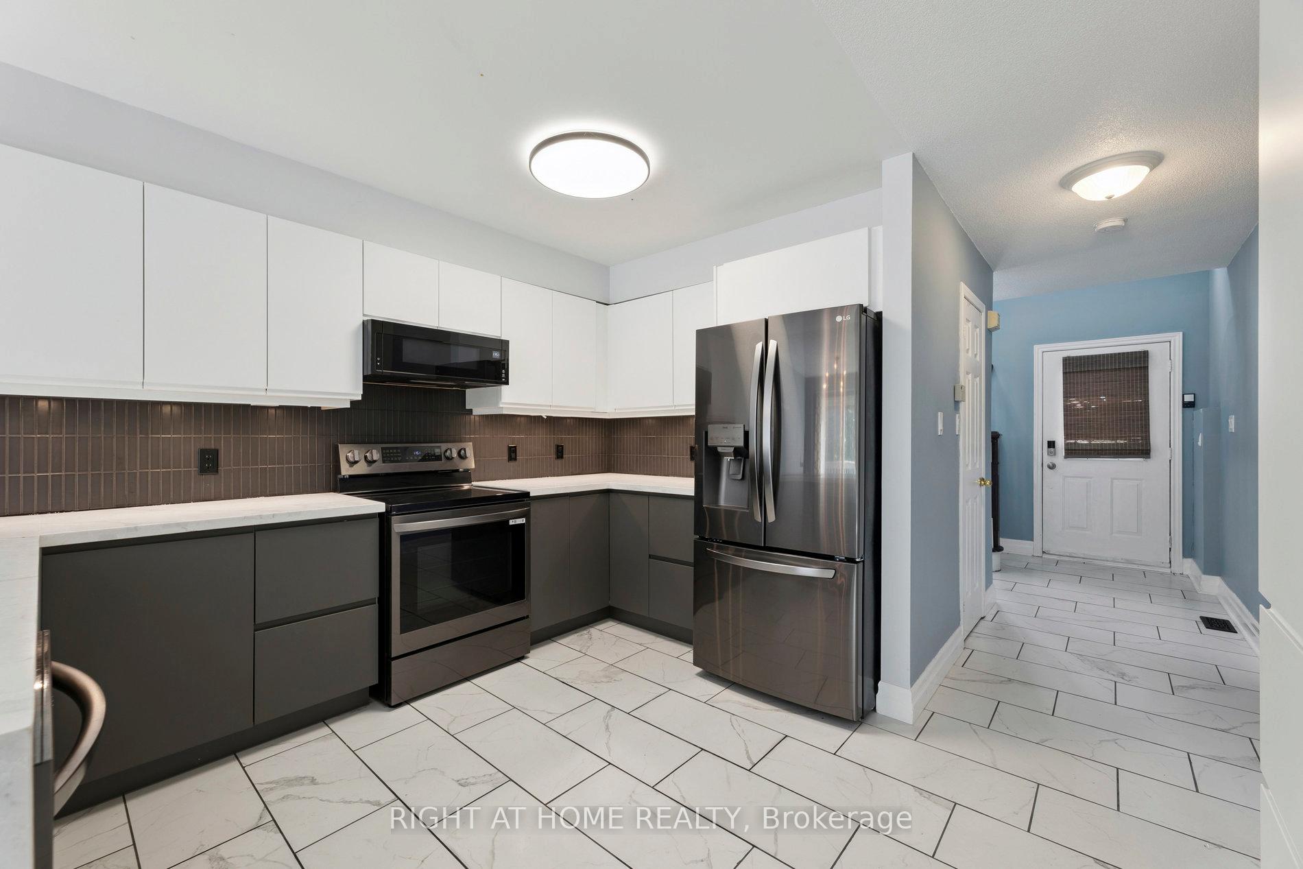 Photo 11 of 69 Torr Lane, Ajax, Central — HOMEH