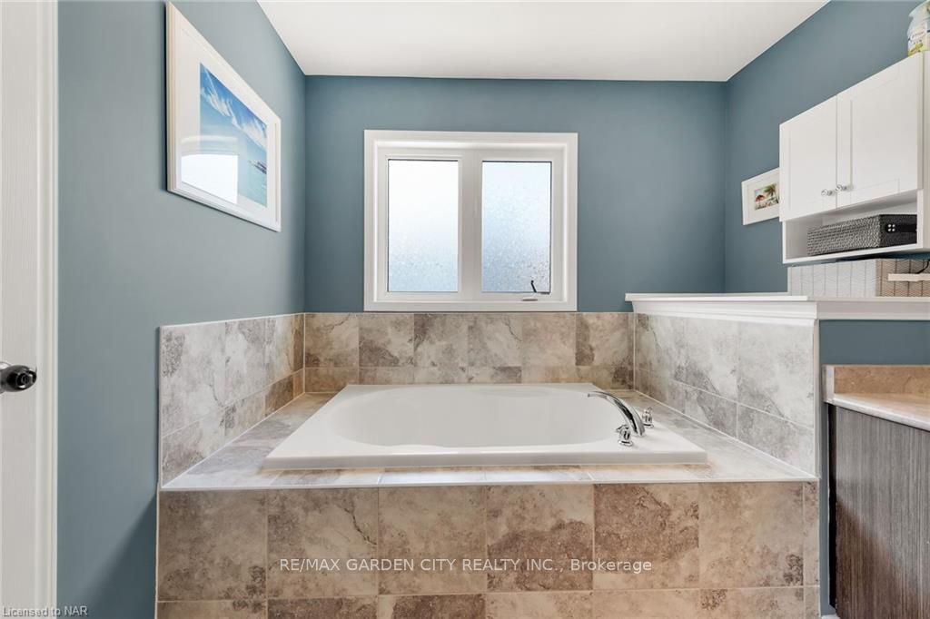 Photo 27 of 66 Odonnel Drive, Hamilton, Binbrook — HOMEH