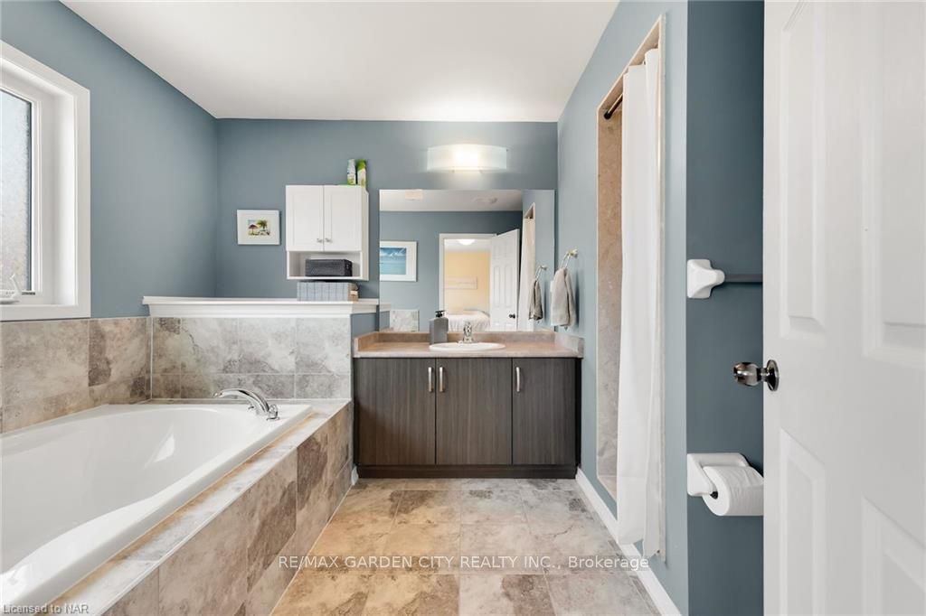 Photo 26 of 66 Odonnel Drive, Hamilton, Binbrook — HOMEH