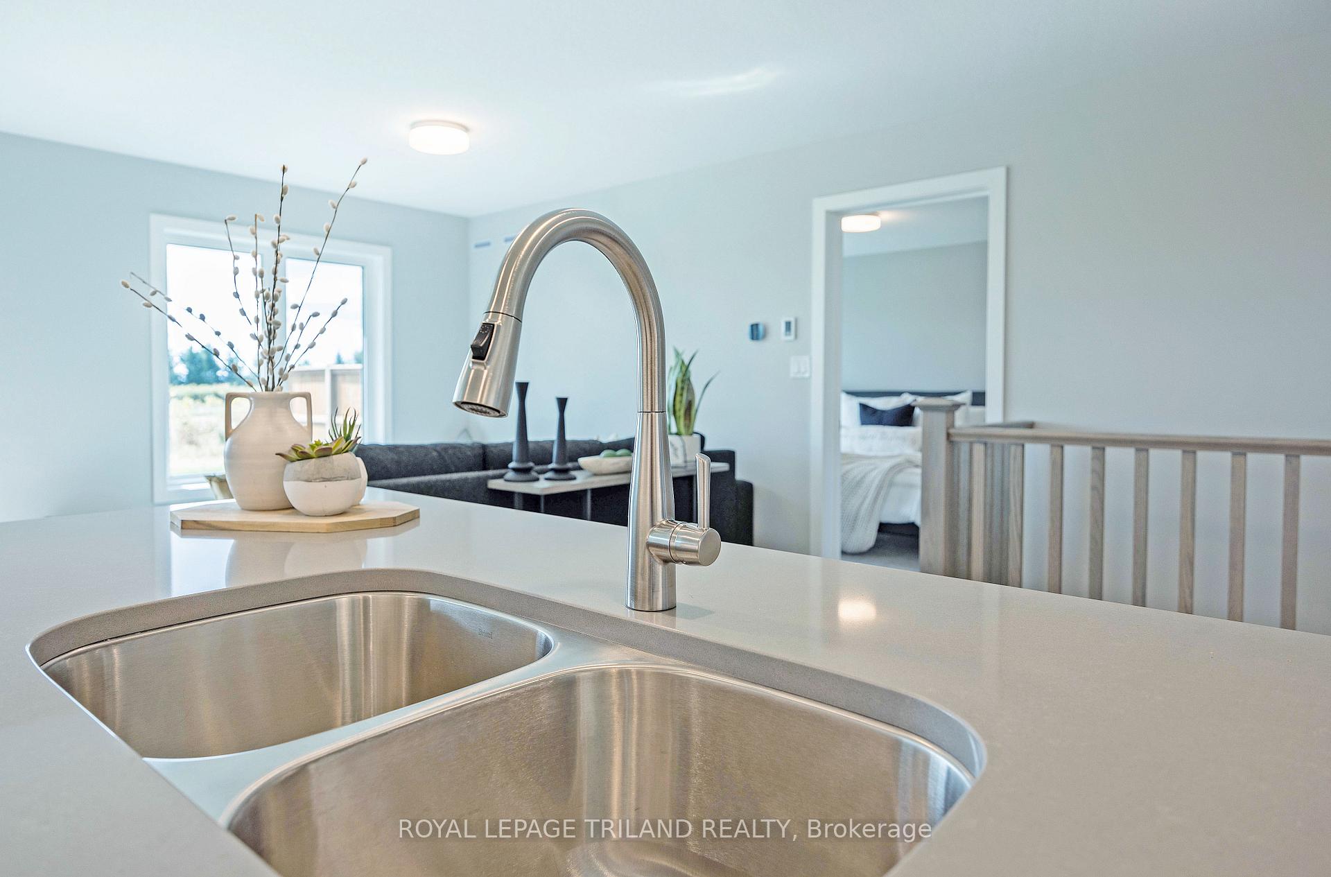 Photo 16 of 54 Silverleaf Path, St. Thomas — HOMEH