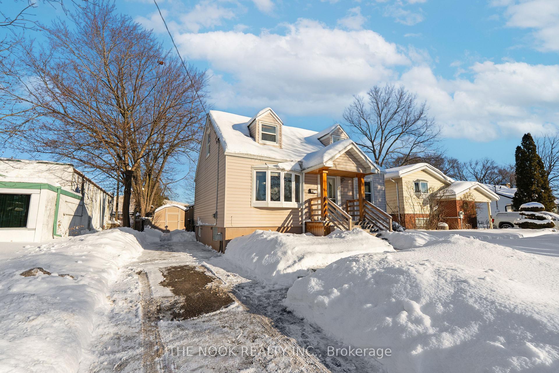 Photo 2 of 18 Sherwood Road W, Ajax, Central West — HOMEH