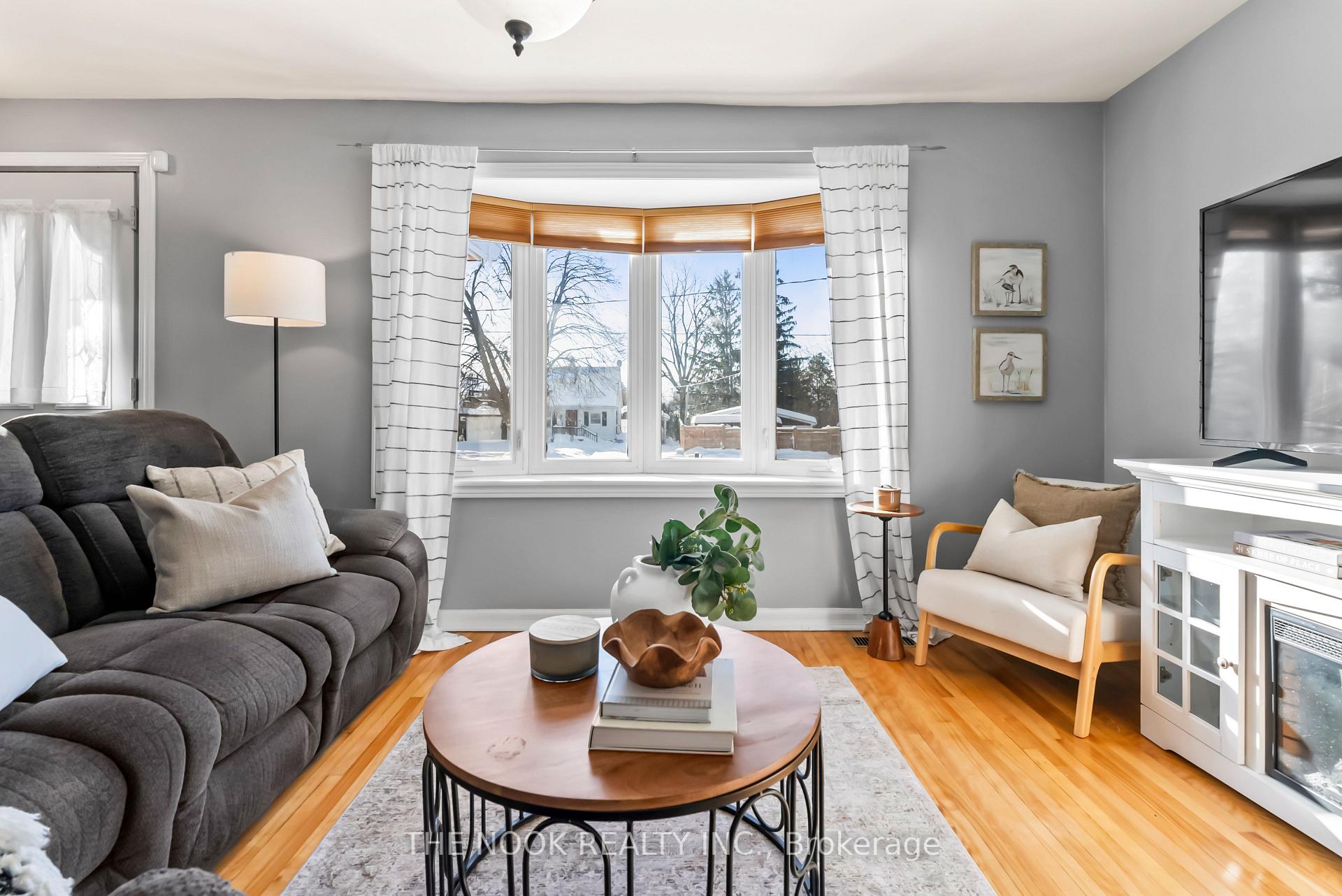 Photo 3 of 18 Sherwood Road W, Ajax, Central West — HOMEH