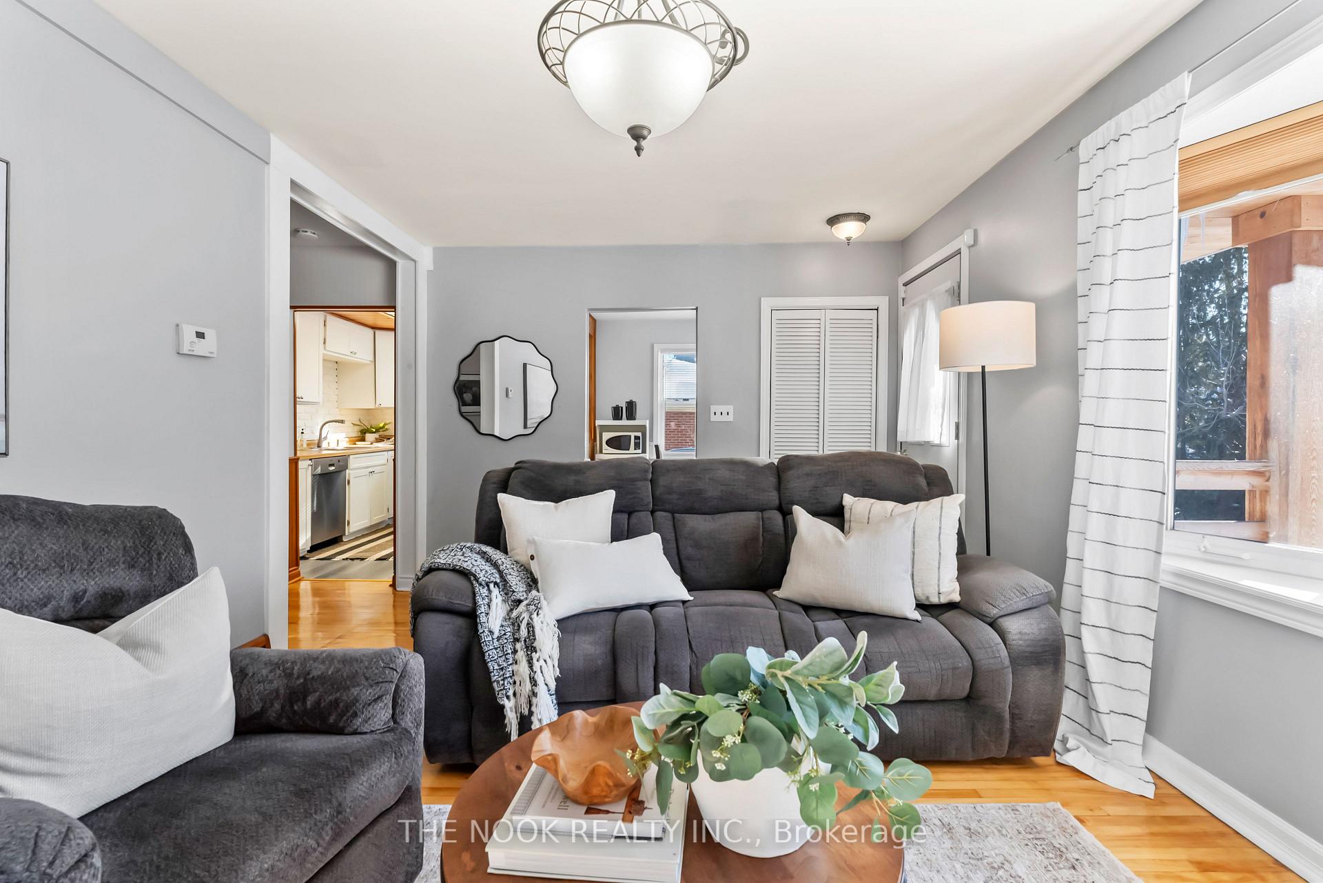 Photo 4 of 18 Sherwood Road W, Ajax, Central West — HOMEH