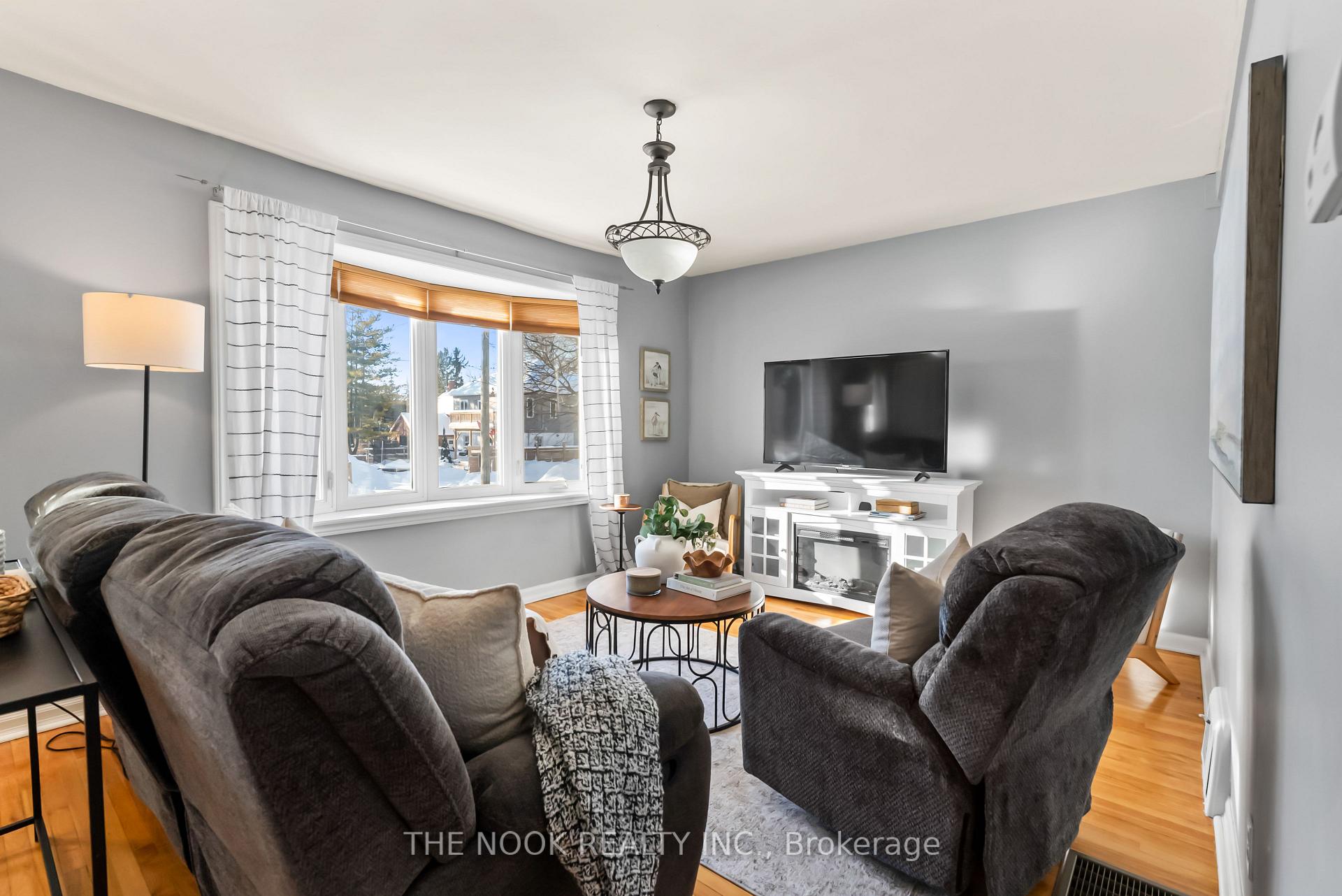 Photo 5 of 18 Sherwood Road W, Ajax, Central West — HOMEH