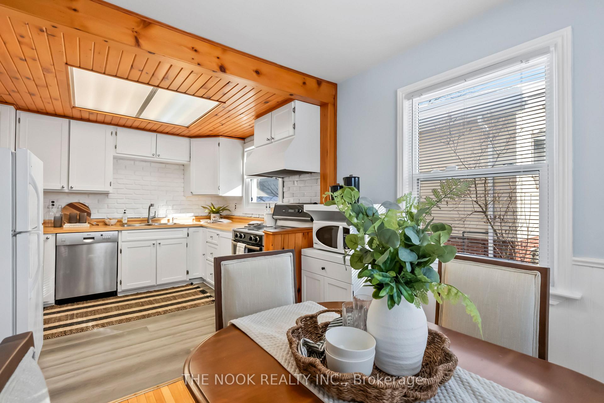 Photo 6 of 18 Sherwood Road W, Ajax, Central West — HOMEH