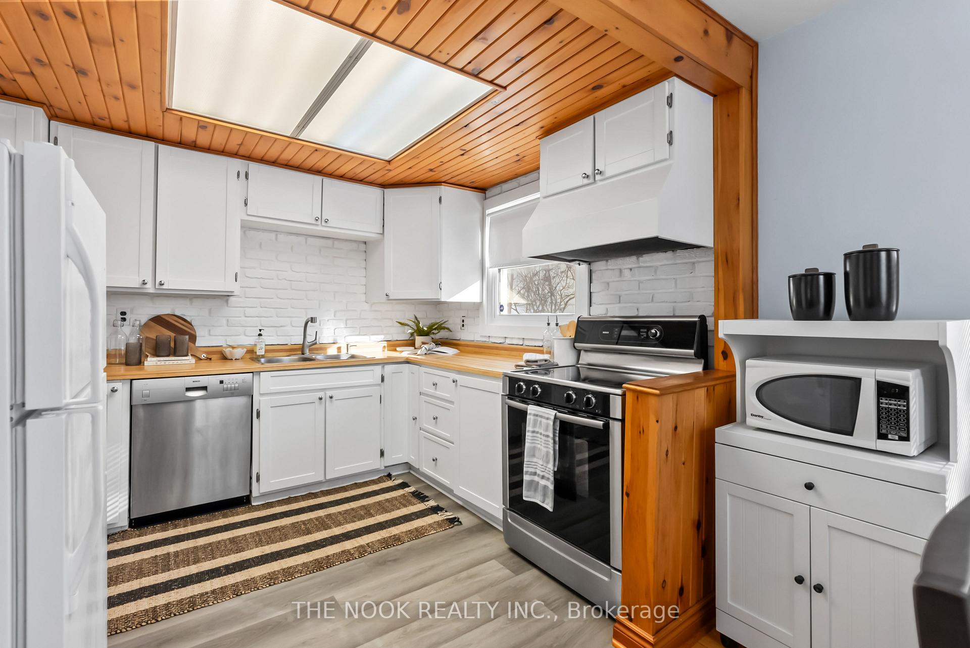 Photo 8 of 18 Sherwood Road W, Ajax, Central West — HOMEH