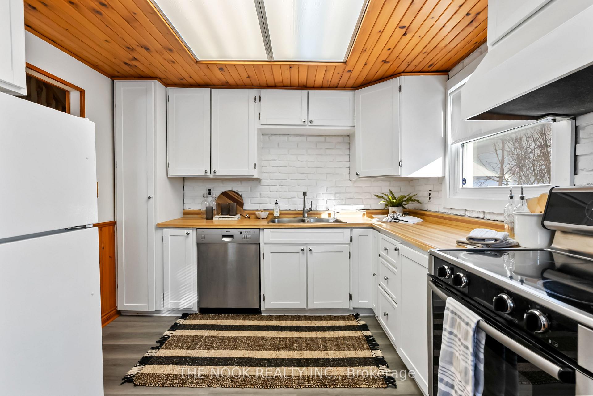 Photo 9 of 18 Sherwood Road W, Ajax, Central West — HOMEH