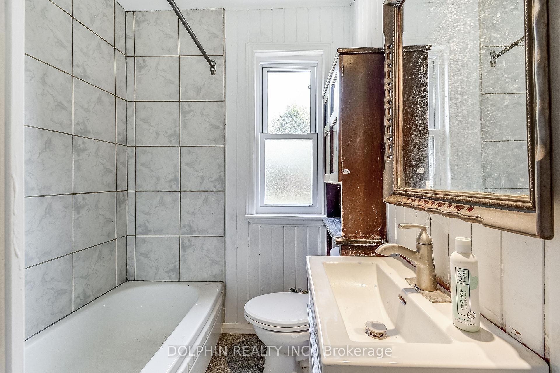 Photo 7 of 53 Merigold Street, St. Catharines, Western Hill — HOMEH