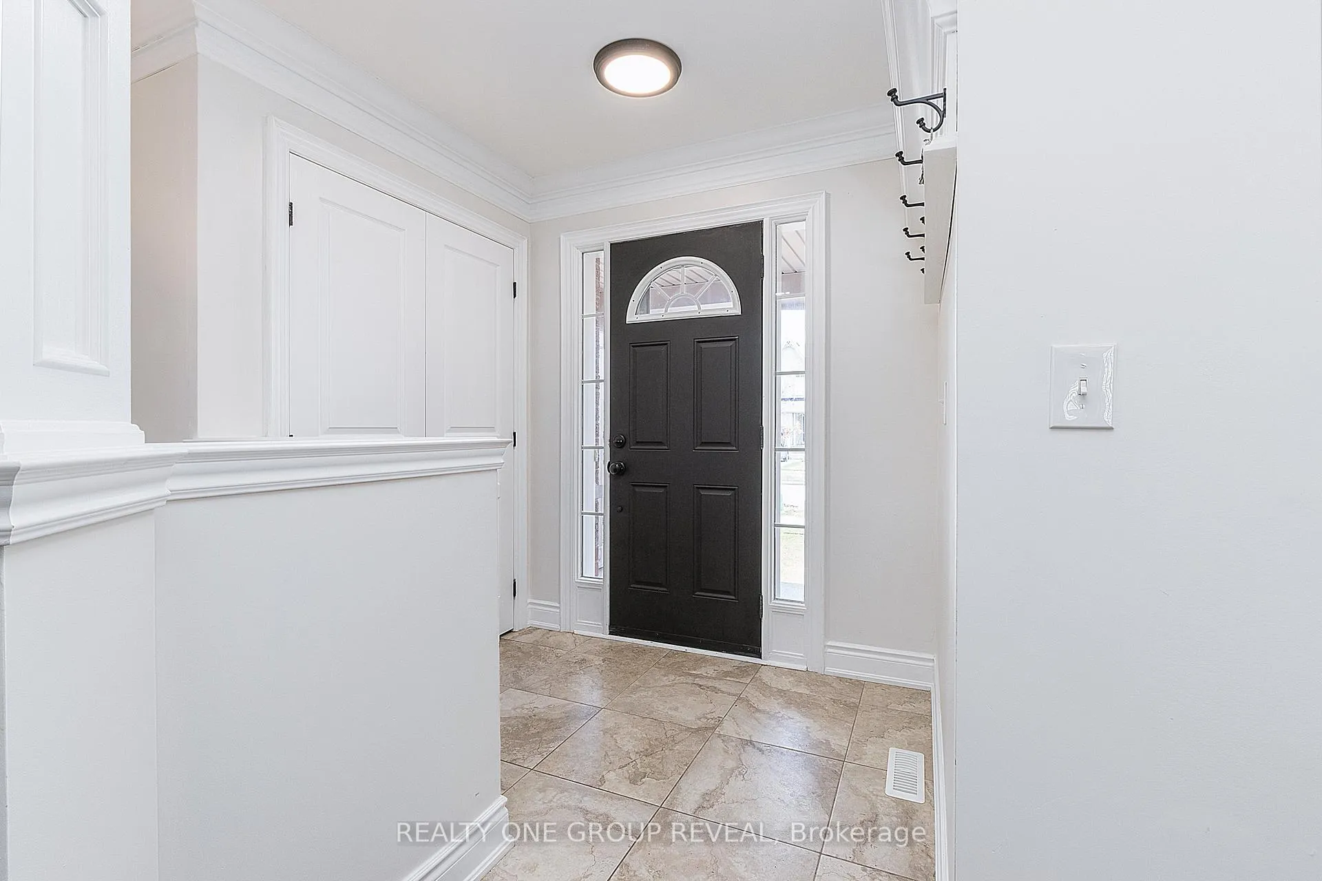Photo 2 of 146 Argent Street, Clarington, Bowmanville — HOMEH