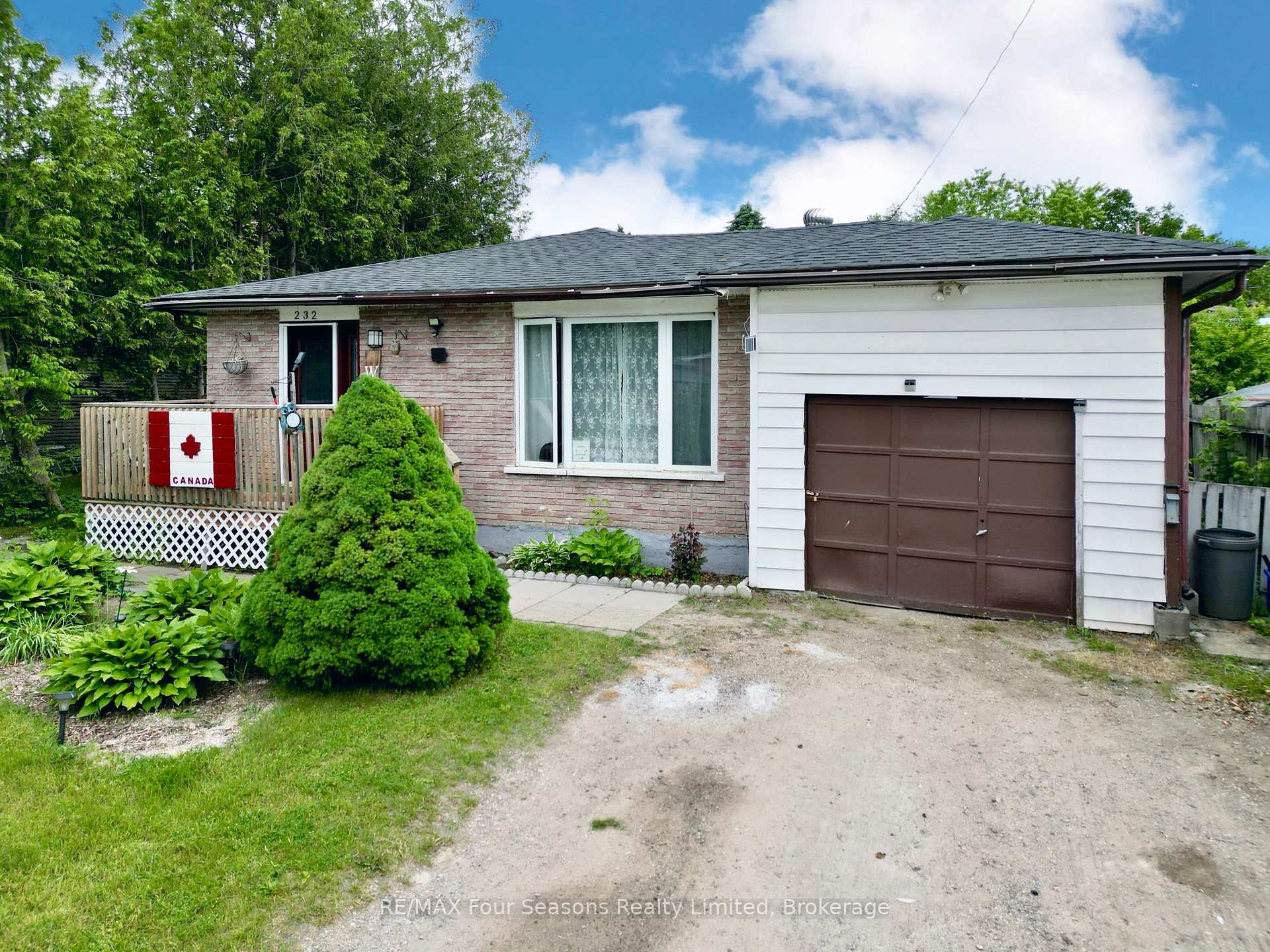 Photo 2 of 232 East Street, Clearview, Stayner — HOMEH