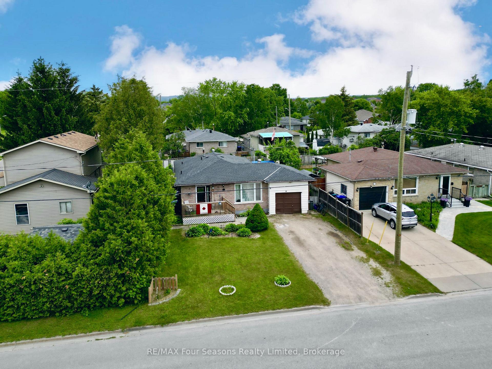 Photo 3 of 232 East Street, Clearview, Stayner — HOMEH
