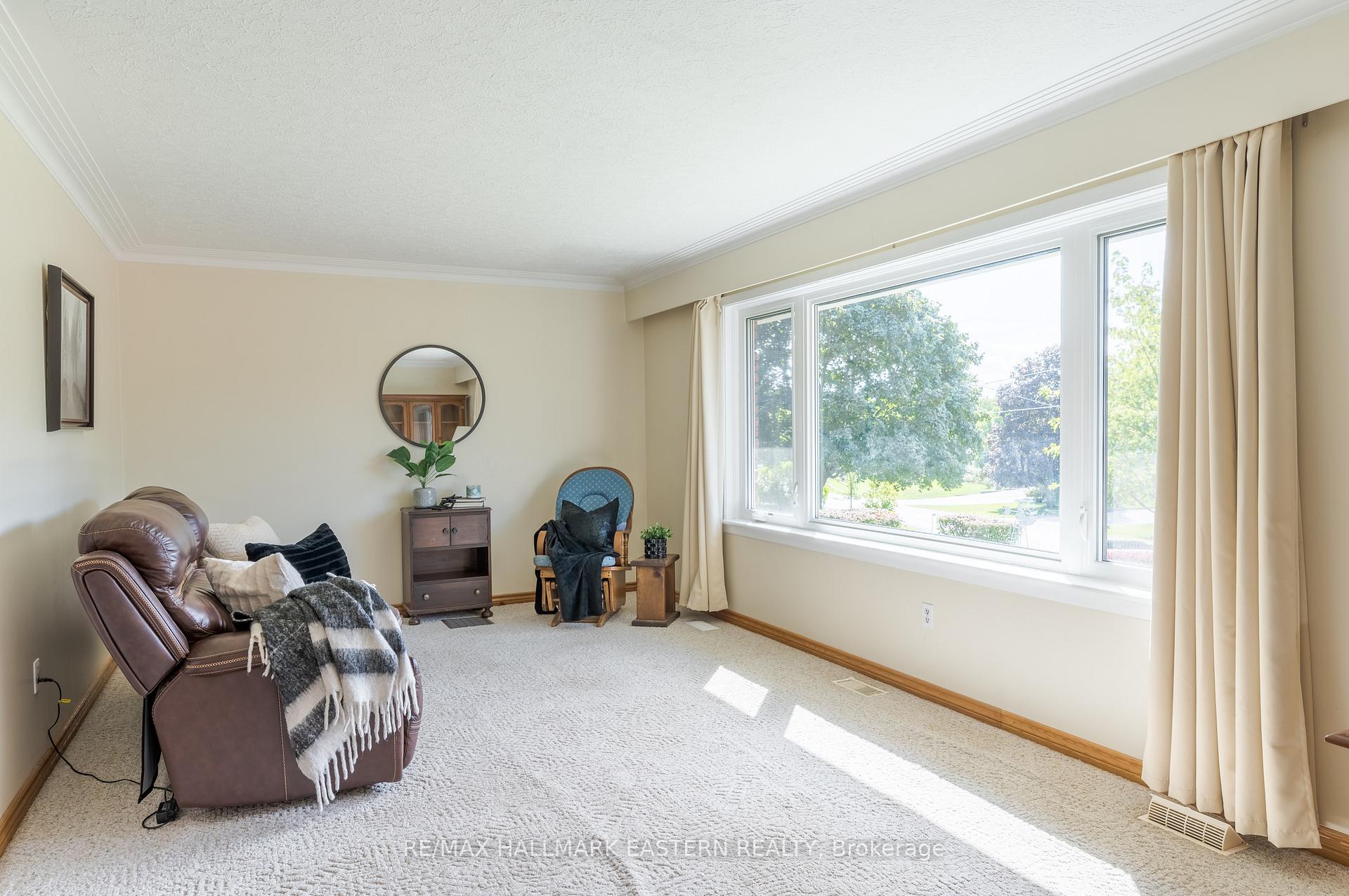 Photo 3 of 880 Clinton Avenue, Douro-Dummer — HOMEH