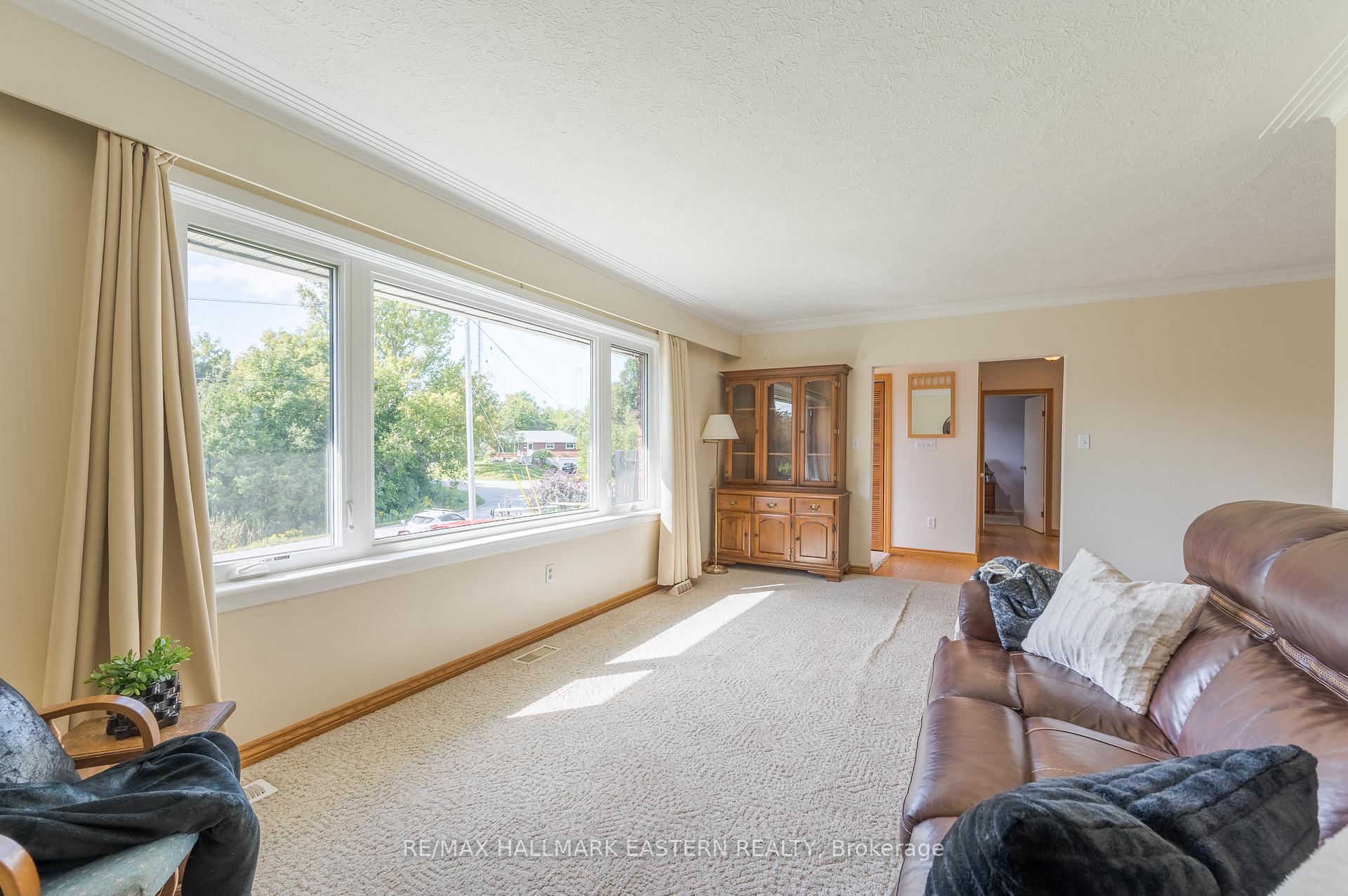 Photo 4 of 880 Clinton Avenue, Douro-Dummer — HOMEH