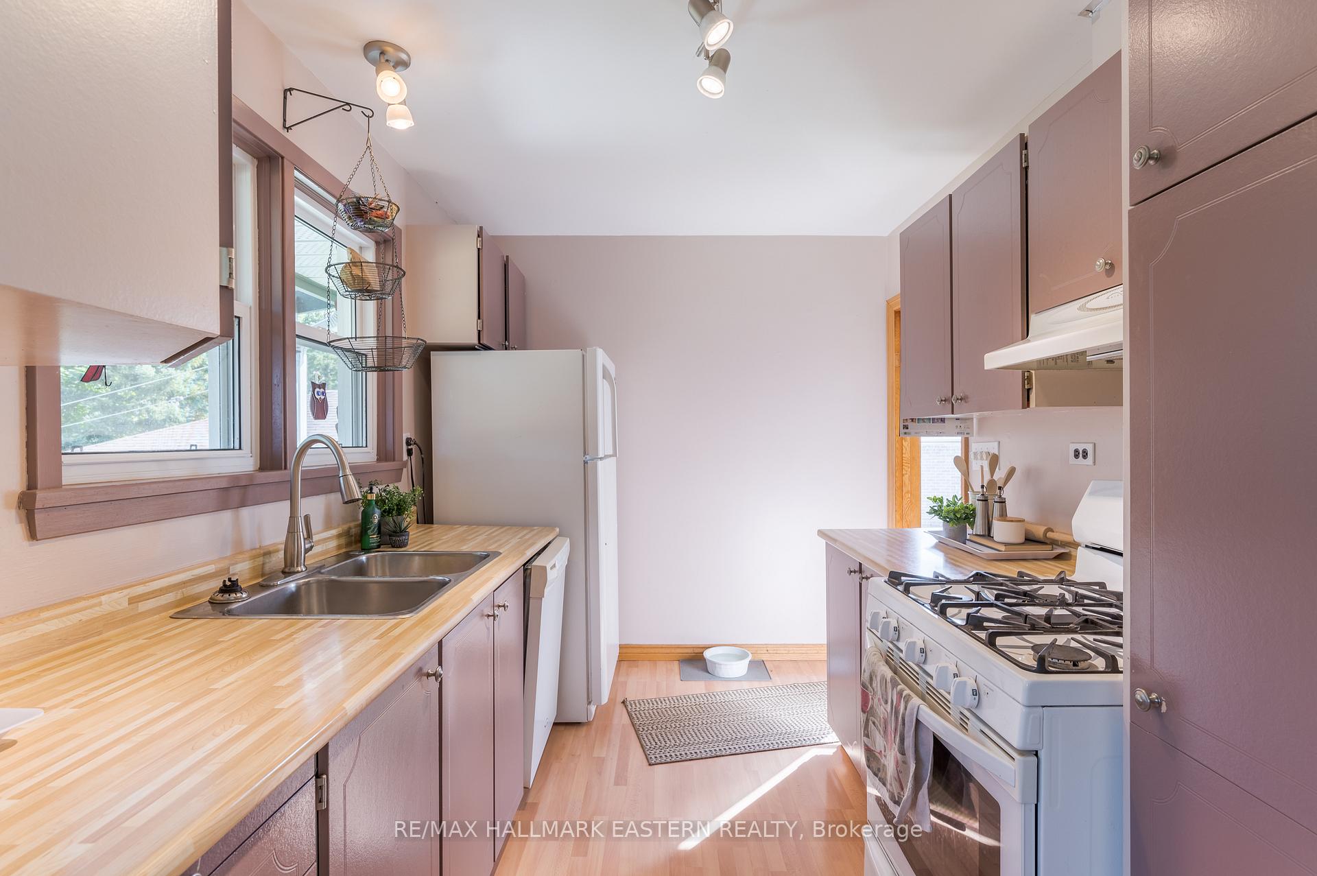 Photo 11 of 880 Clinton Avenue, Douro-Dummer — HOMEH