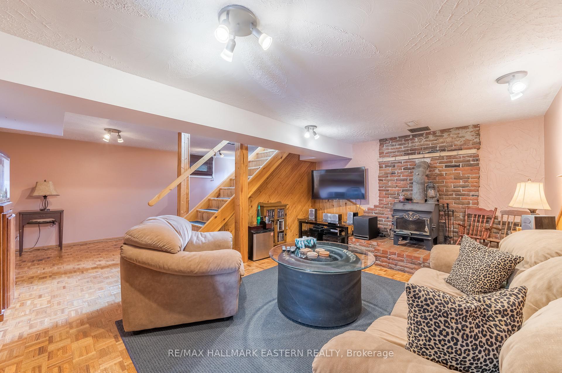 Photo 24 of 880 Clinton Avenue, Douro-Dummer — HOMEH