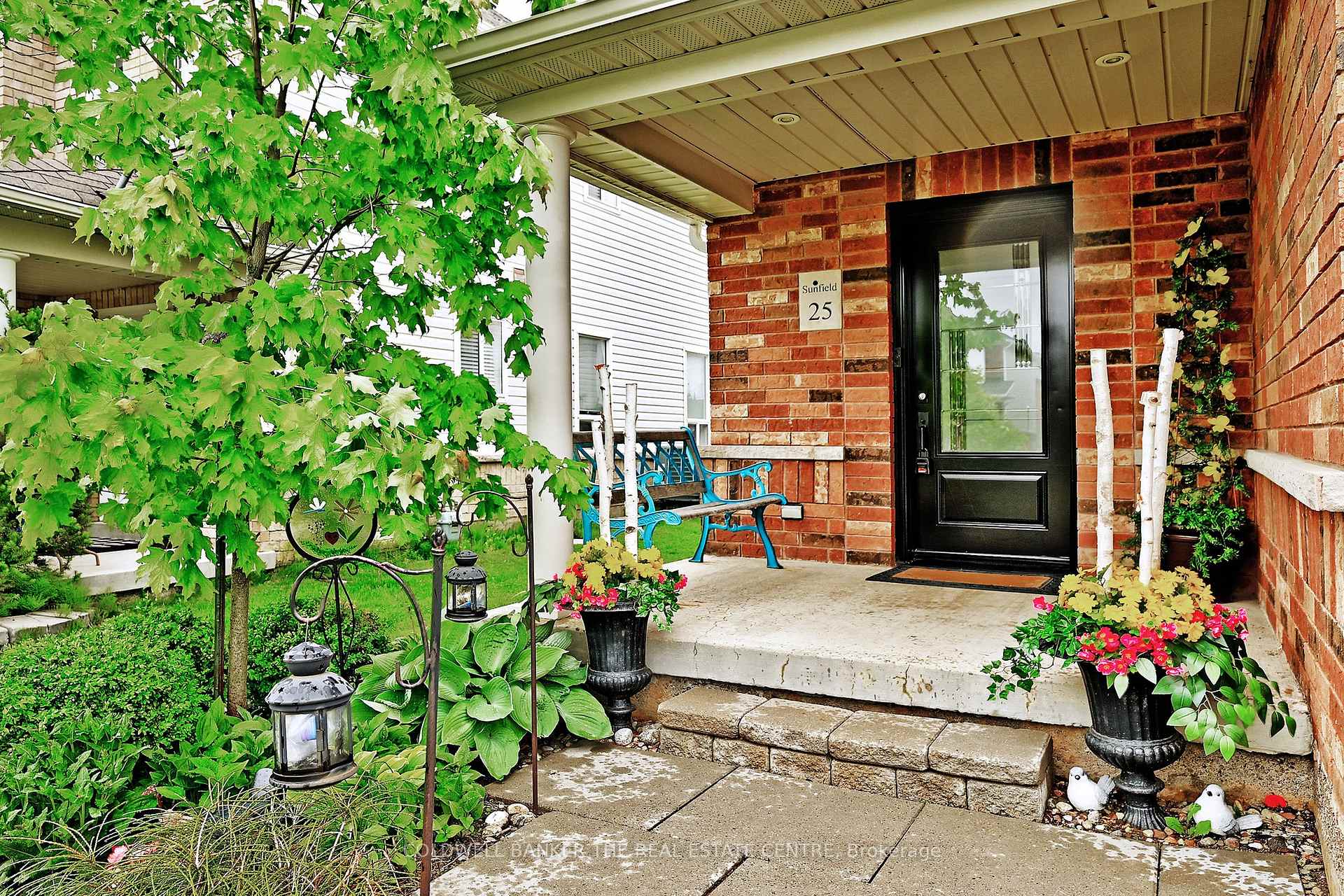 Photo 2 of 25 Lake Crescent, Barrie, Holly — HOMEH