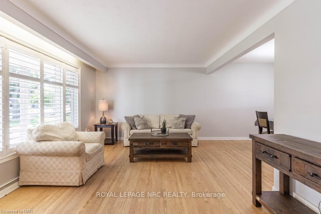 Photo 5 of 13 Warrington Place, St. Catharines, Lakeshore — HOMEH