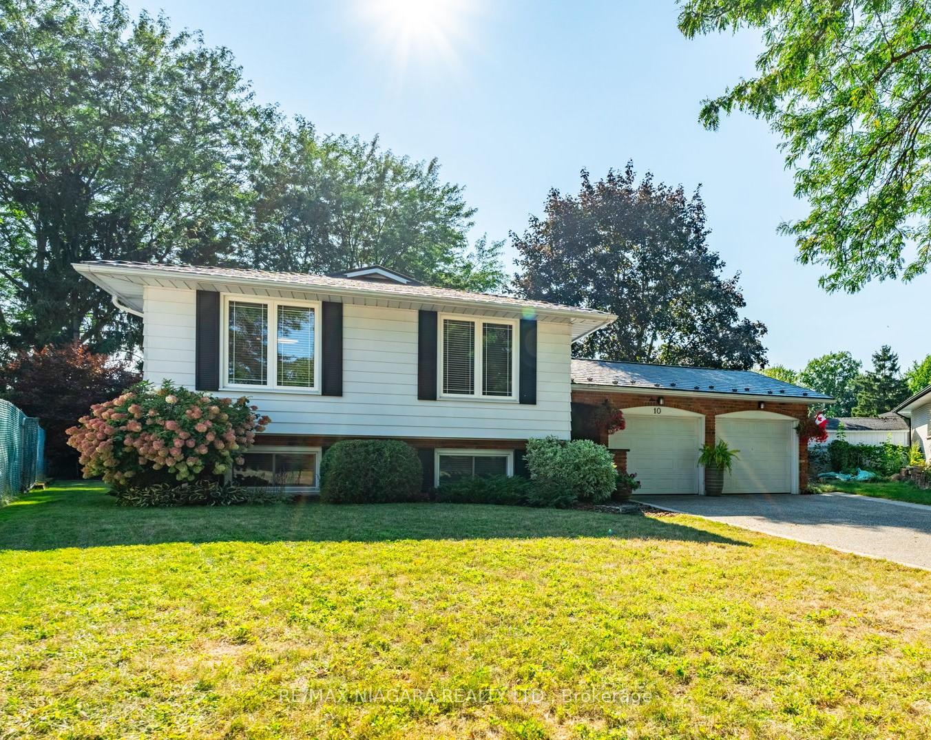 Photo 1 of 10 Wedgewood Court, St. Catharines, Martindale Pond — HOMEH