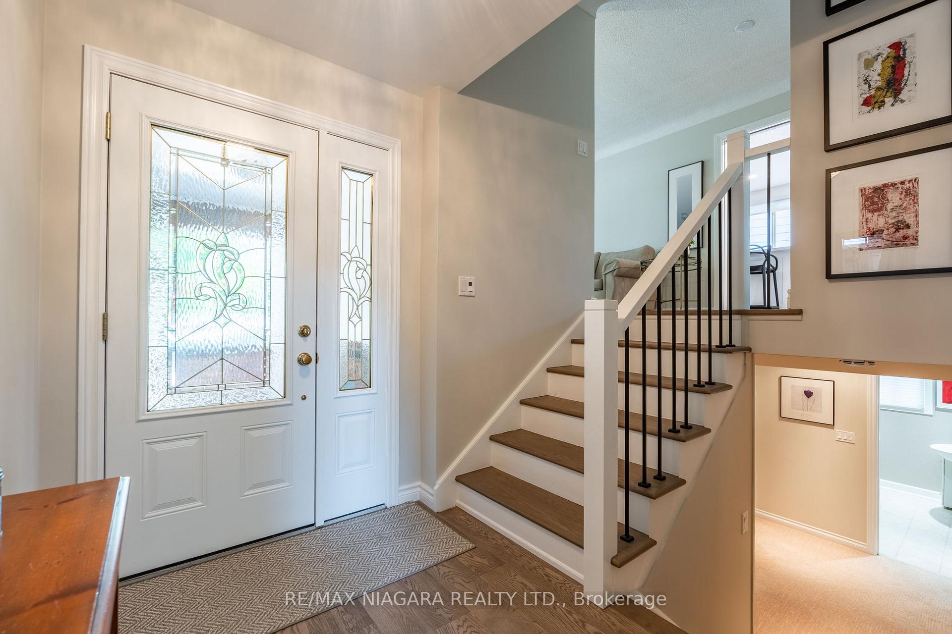 Photo 3 of 10 Wedgewood Court, St. Catharines, Martindale Pond — HOMEH