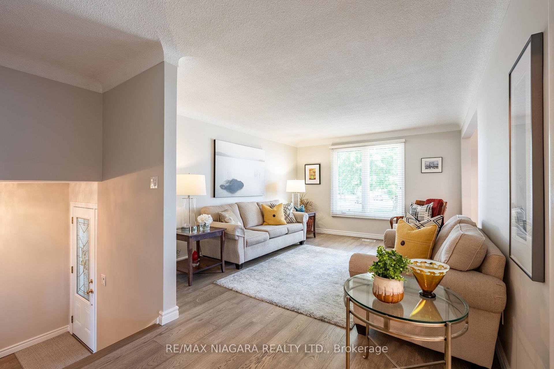 Photo 5 of 10 Wedgewood Court, St. Catharines, Martindale Pond — HOMEH