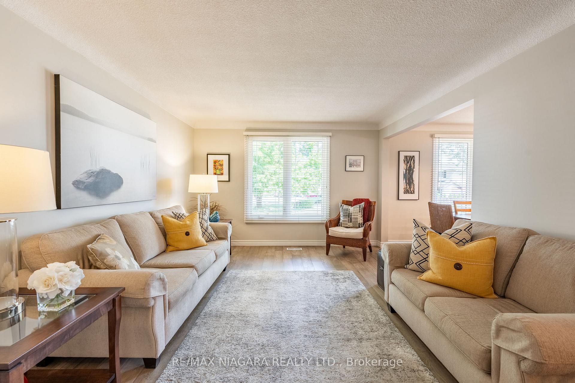 Photo 6 of 10 Wedgewood Court, St. Catharines, Martindale Pond — HOMEH