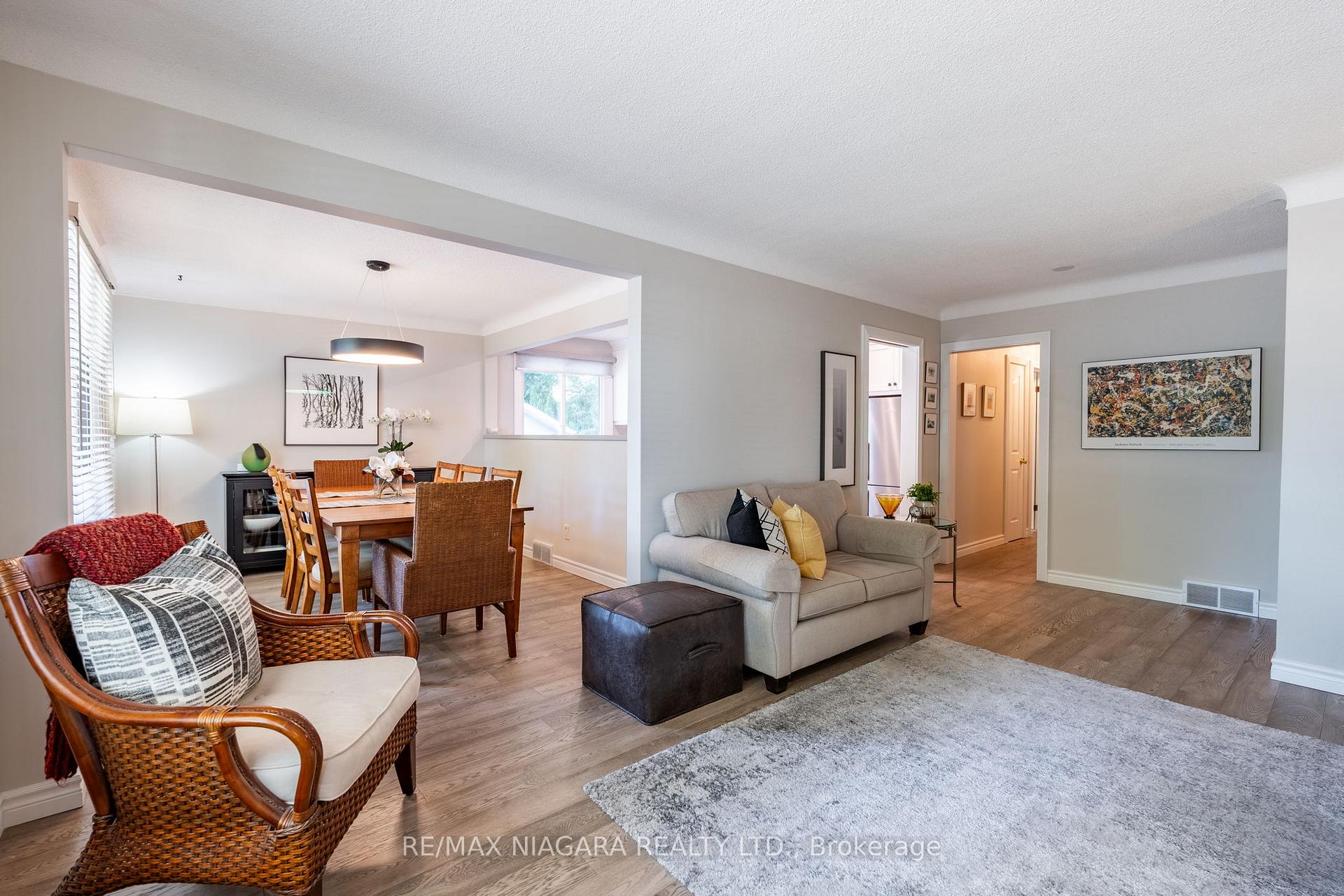 Photo 7 of 10 Wedgewood Court, St. Catharines, Martindale Pond — HOMEH