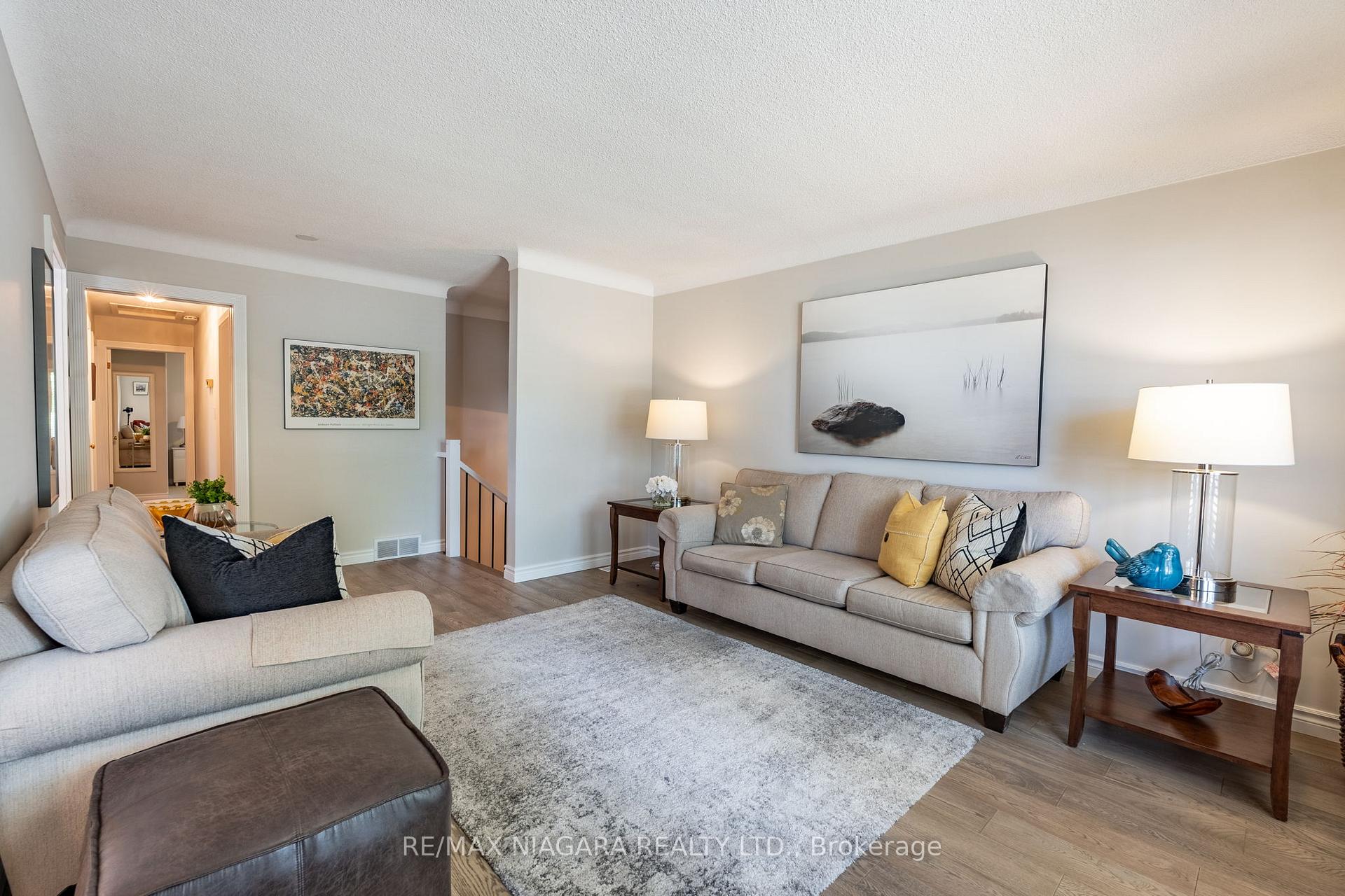Photo 8 of 10 Wedgewood Court, St. Catharines, Martindale Pond — HOMEH