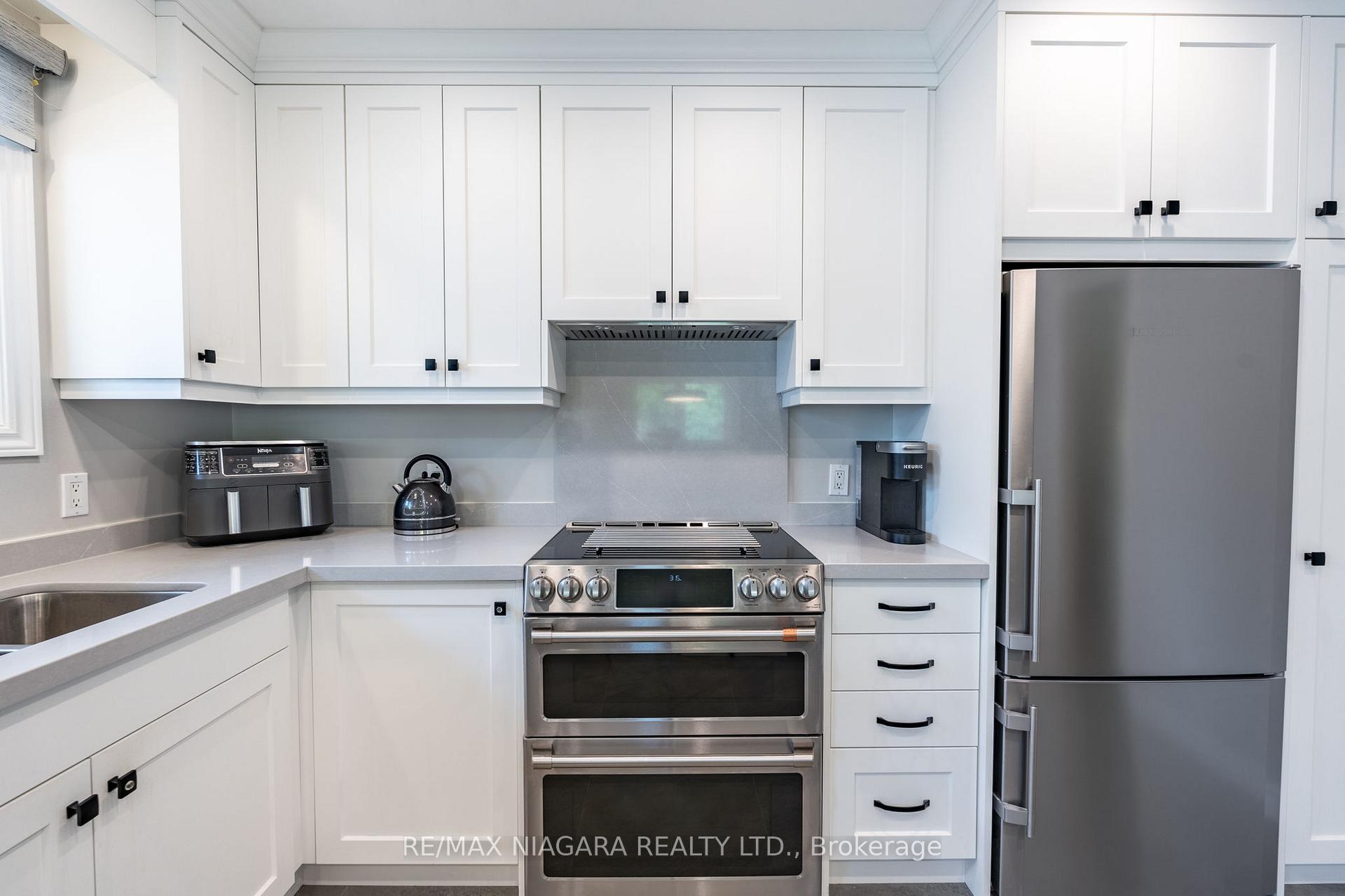 Photo 14 of 10 Wedgewood Court, St. Catharines, Martindale Pond — HOMEH