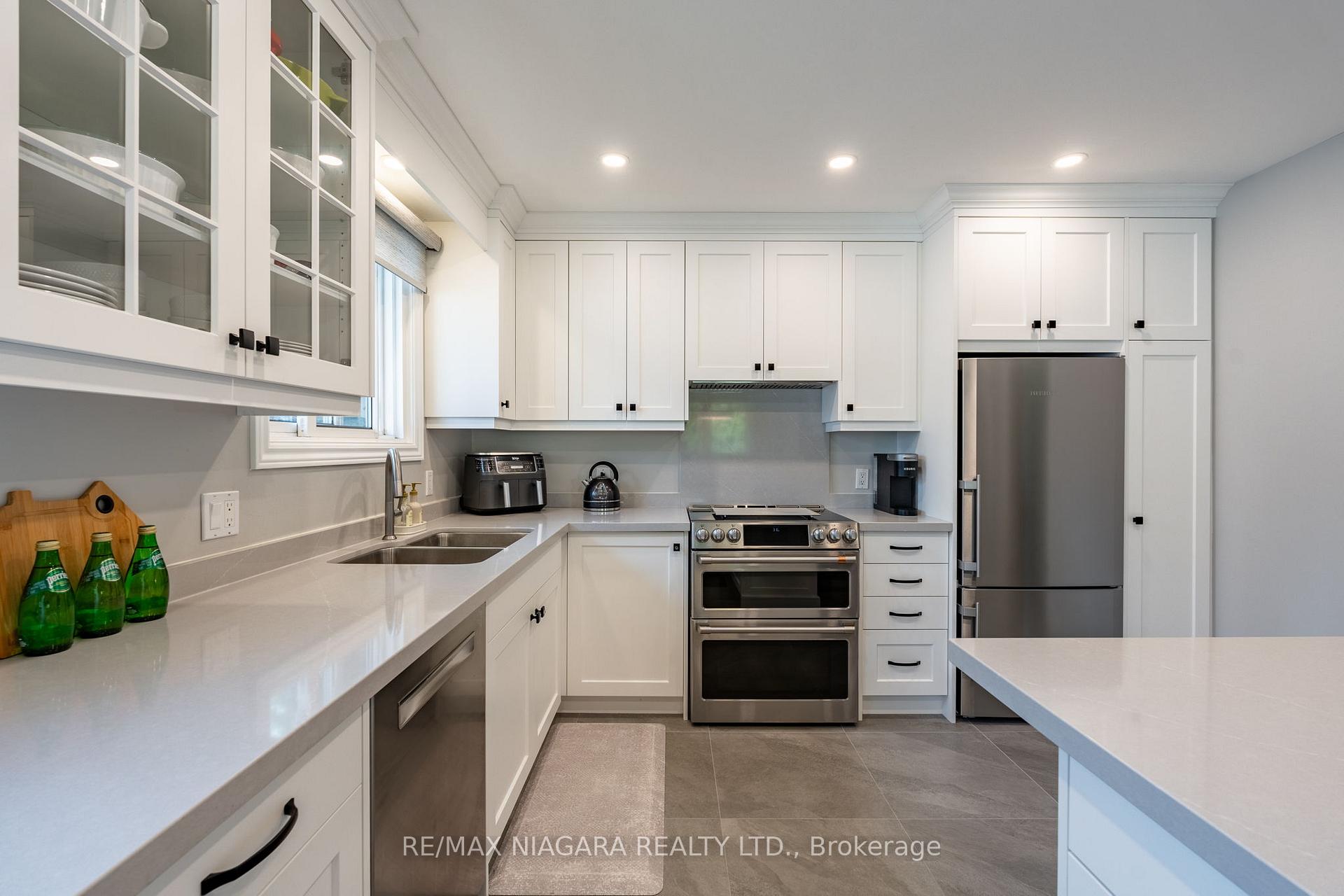 Photo 16 of 10 Wedgewood Court, St. Catharines, Martindale Pond — HOMEH